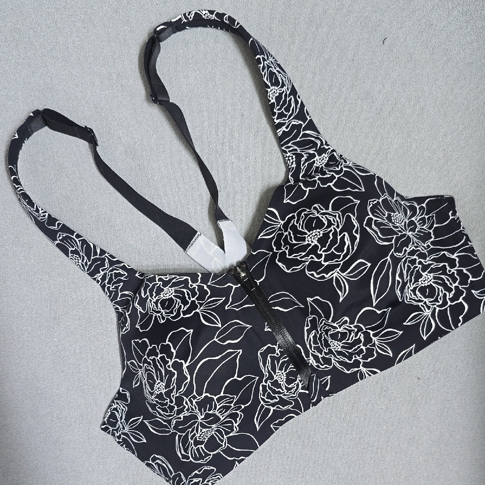 Victoria's Secret Knockout Black and White Floral Sports Bra